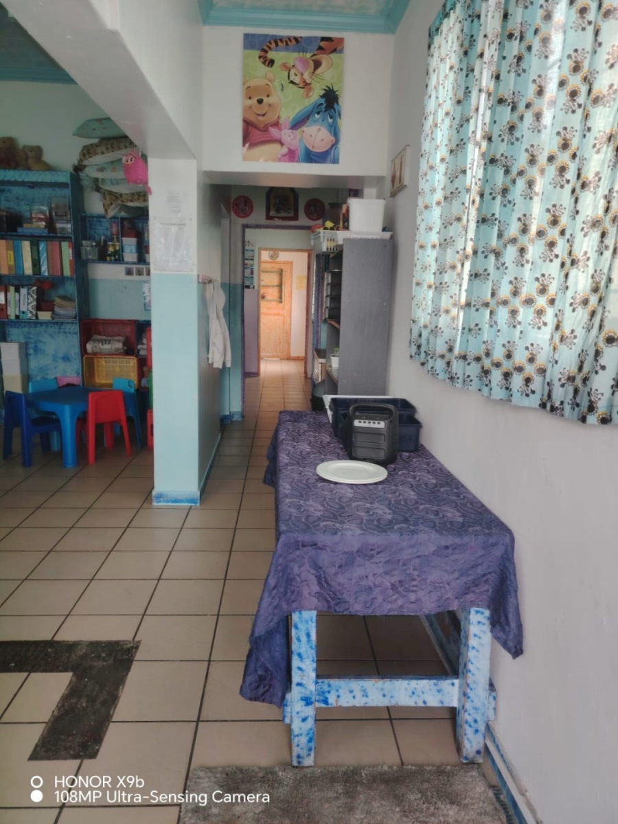 5 Bedroom Property for Sale in Wynberg Upper Western Cape